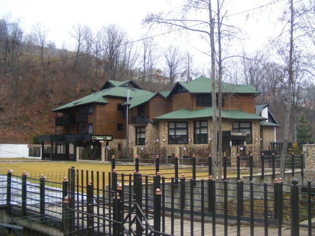 Hotel Hillden Lodge&Restaurant Drumu Carului Exteriér fotografie